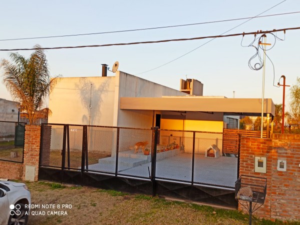 VENTA CASA 2 DORMITORIOS - FUNES .