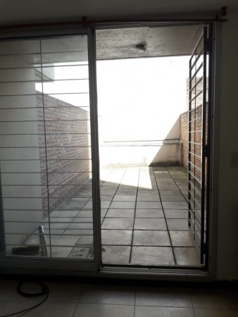 VENTA MONOAMBIENTE CON PATIO - ZONA  CENTRO