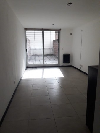 VENTA MONOAMBIENTE CON PATIO - ZONA  CENTRO