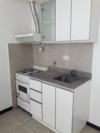 VENTA MONOAMBIENTE CON PATIO - ZONA  CENTRO