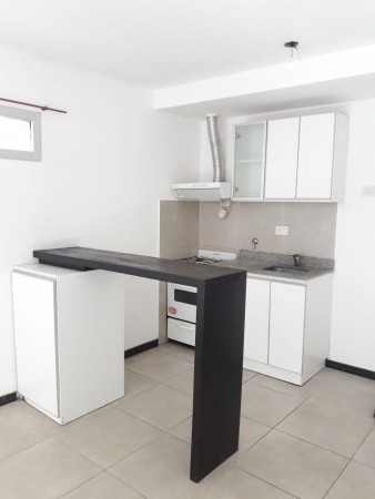 VENTA MONOAMBIENTE CON PATIO - ZONA  CENTRO