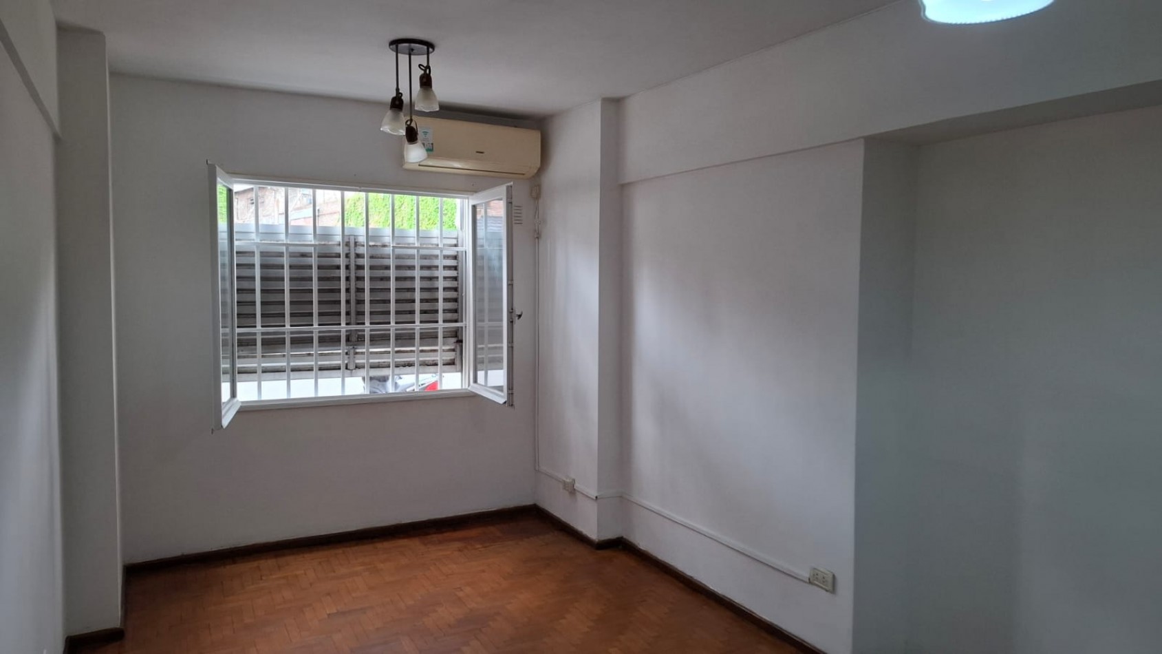 ALQUILER DEPARTAMENTO 2 DORMITORIOS CON PATIO - ABASTO - 