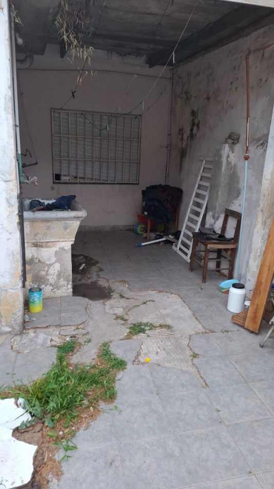 Venta - Propiedad de pasillo a reciclar con gran potencial en Barrio Echesortu. 