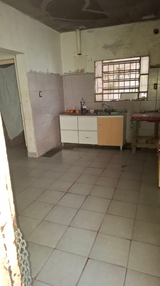 Venta - Propiedad de pasillo a reciclar con gran potencial en Barrio Echesortu. 