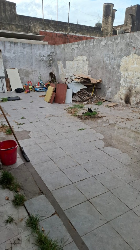 Venta - Propiedad de pasillo a reciclar con gran potencial en Barrio Echesortu. 