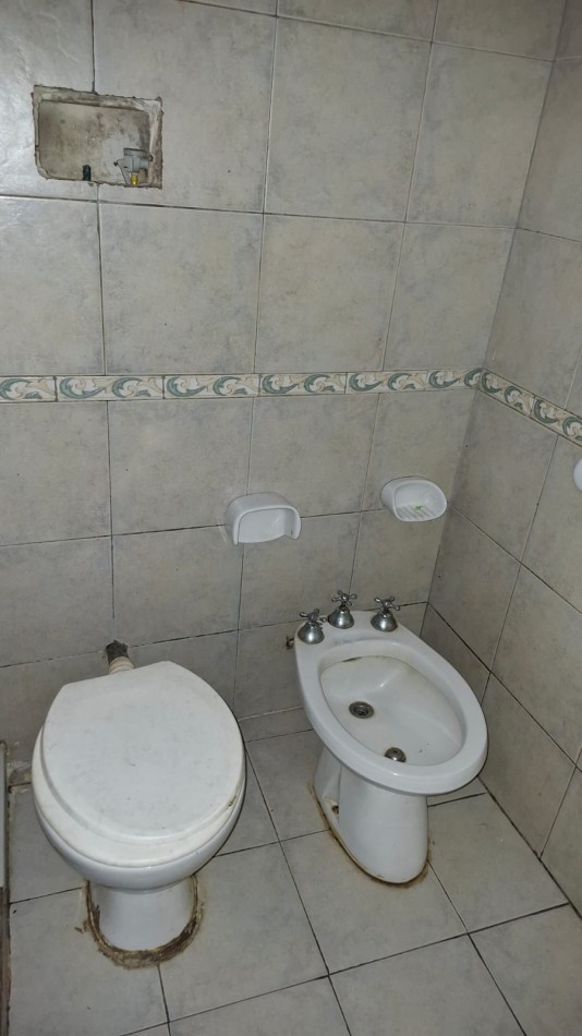 Venta - Propiedad de pasillo a reciclar con gran potencial en Barrio Echesortu. 