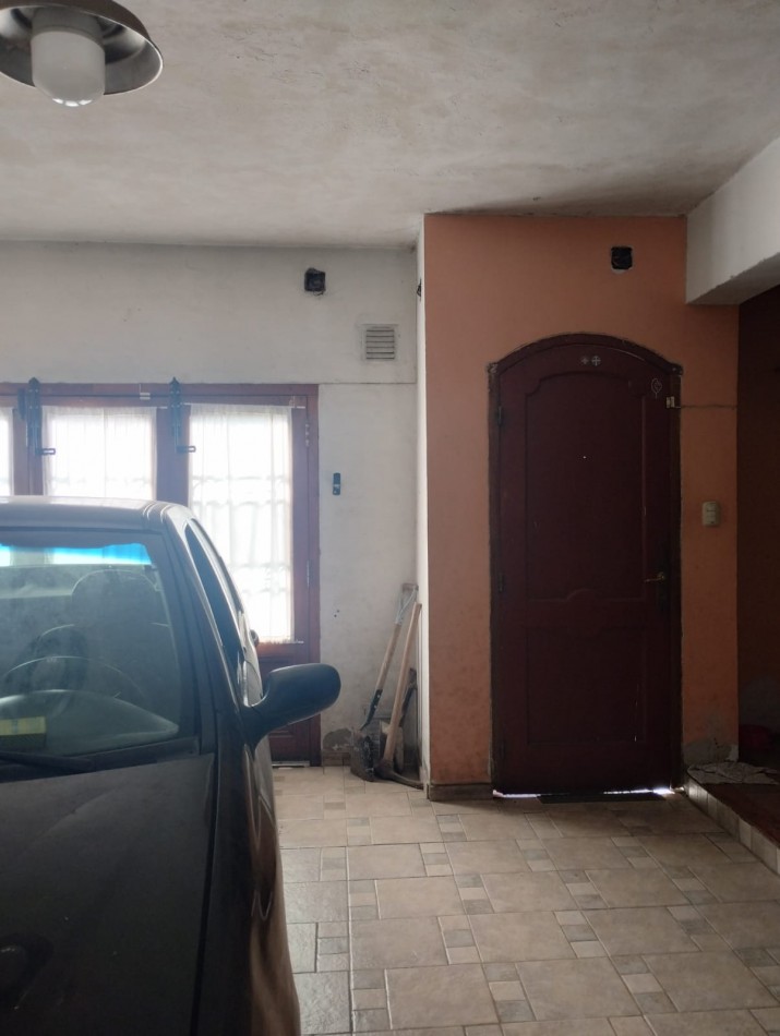 CASA DE 3 DORMITORIOS CON COCHERA Y TERRAZA