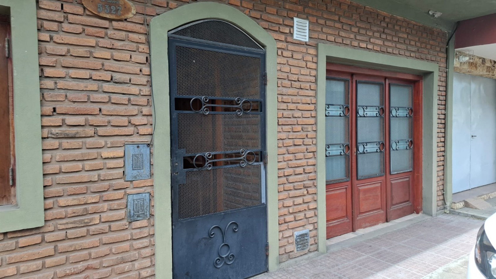 CASA DE 3 DORMITORIOS CON COCHERA Y TERRAZA