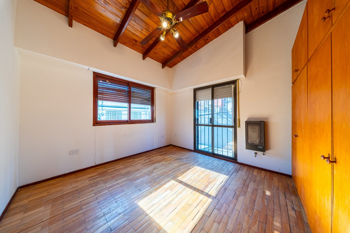 Casa de 3 dormitorios, patio, cochera y terraza con parrillero | Rosario