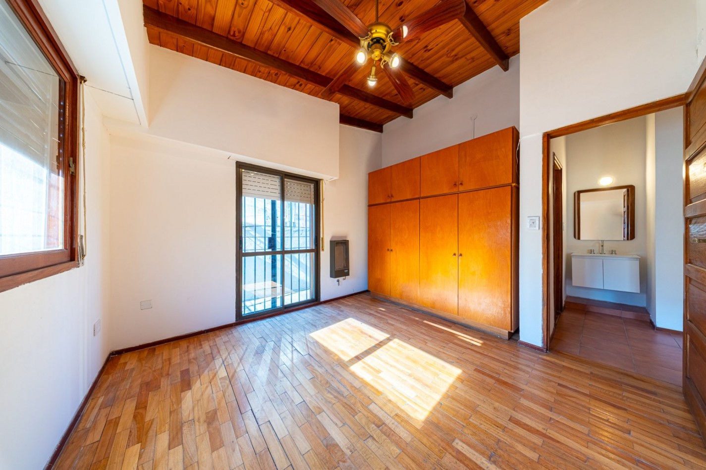Casa de 3 dormitorios, patio, cochera y terraza con parrillero | Rosario