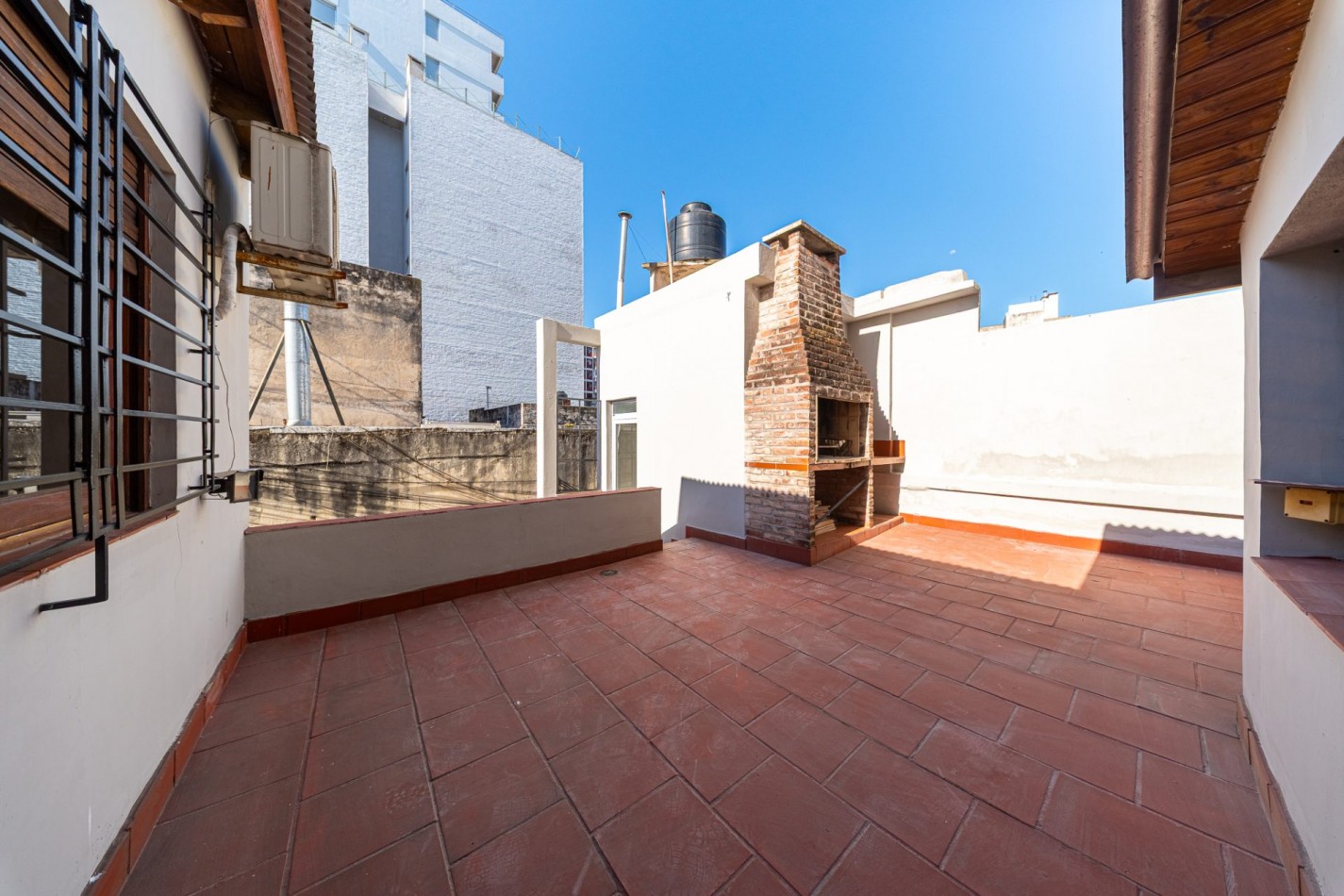 Casa de 3 dormitorios, patio, cochera y terraza con parrillero | Rosario